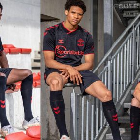 Southampton FC 2021 2022 hummel Black Third Football Kit, 2021-22 Soccer Jersey, 2021/22 Shirt, Camiseta 21/22