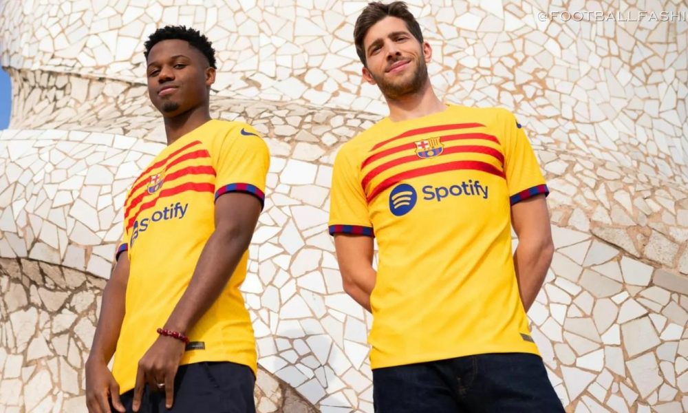 FC Barcelona Nike ホームシャツ ネオンイエロー T-Shirt Nike FC